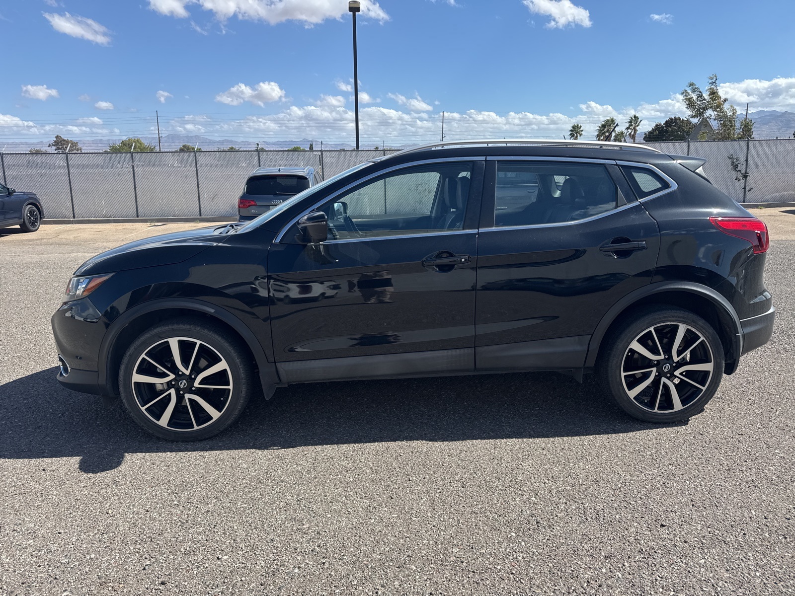 2017 Nissan Rogue Sport SL photo 2