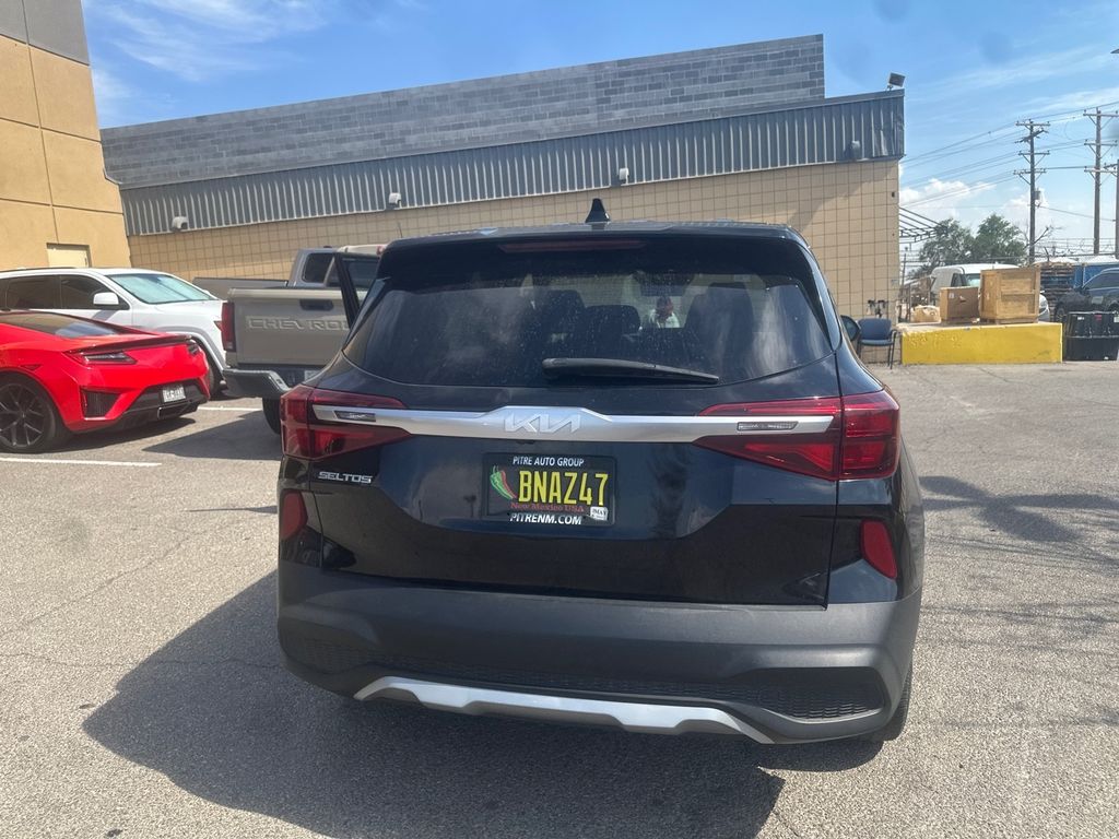 2023 Kia Seltos LX photo 4