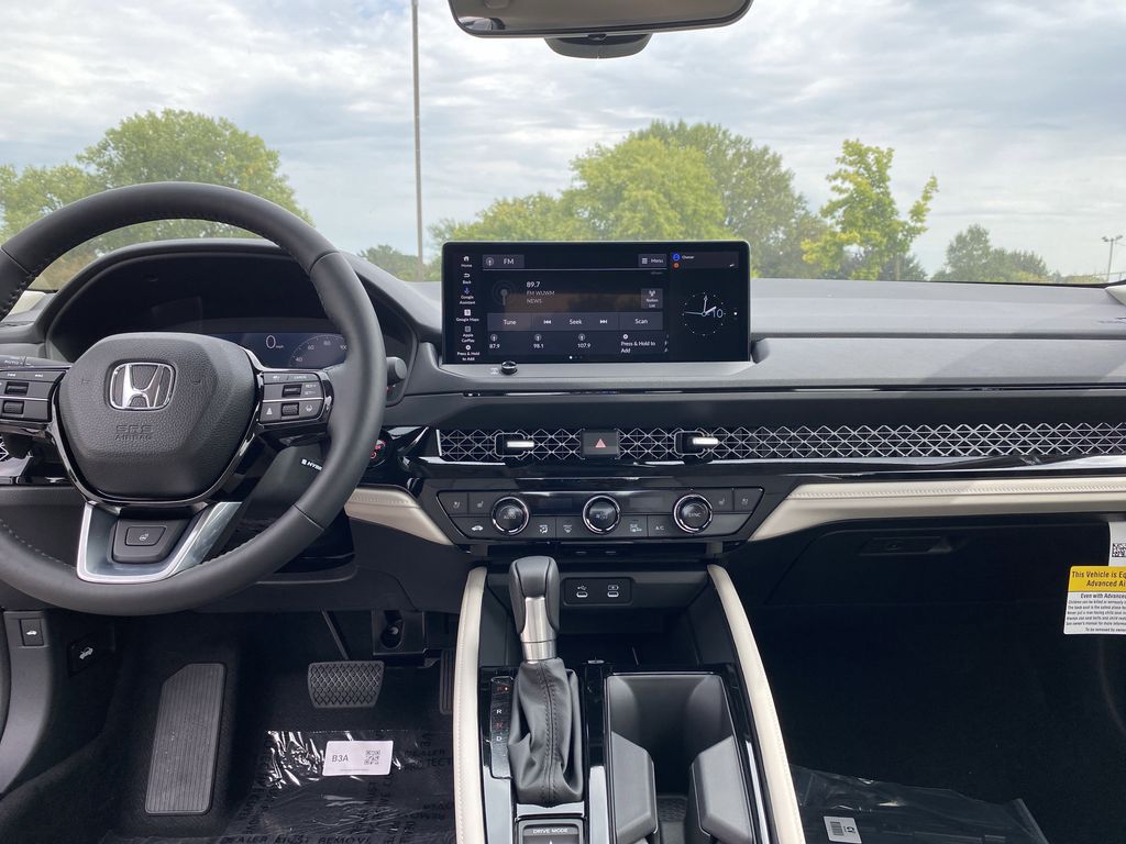 2025 Honda Accord Hybrid Touring photo 5