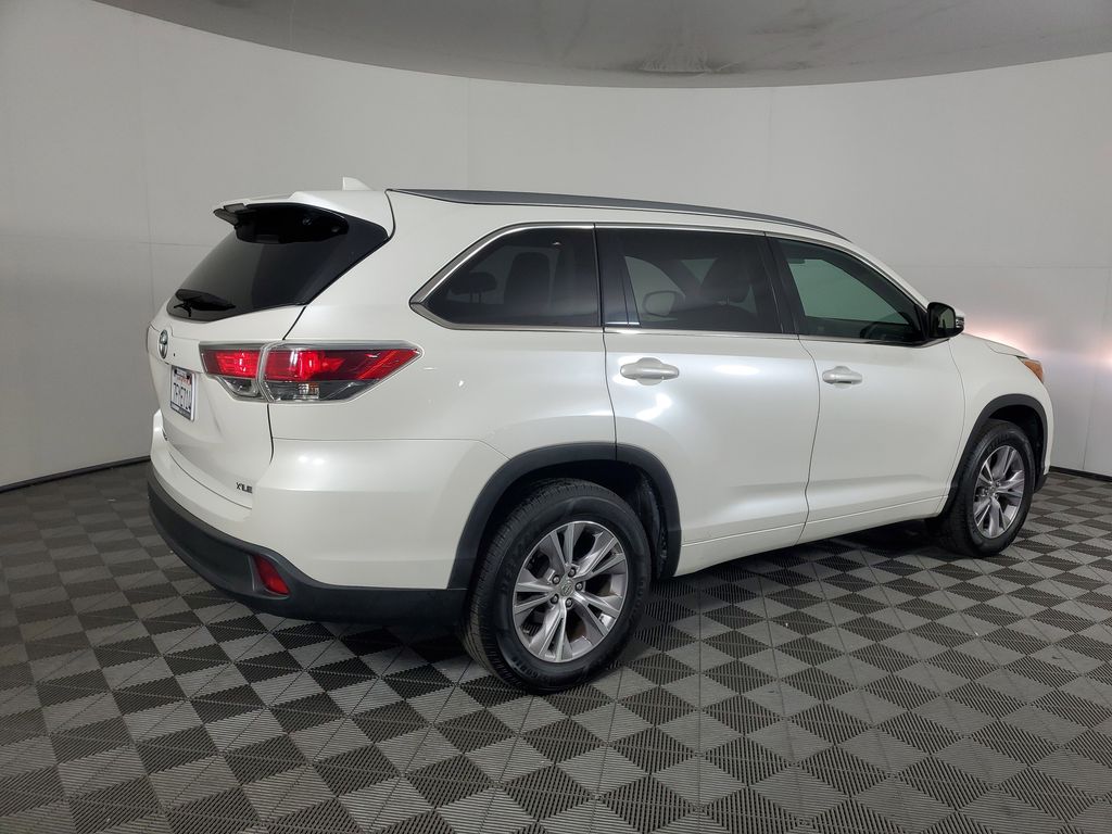 2015 Toyota Highlander XLE photo 2