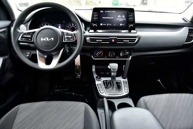 2023 Kia Seltos LX photo 14