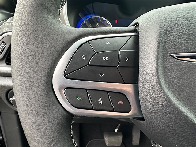 2025 Chrysler Pacifica photo 16