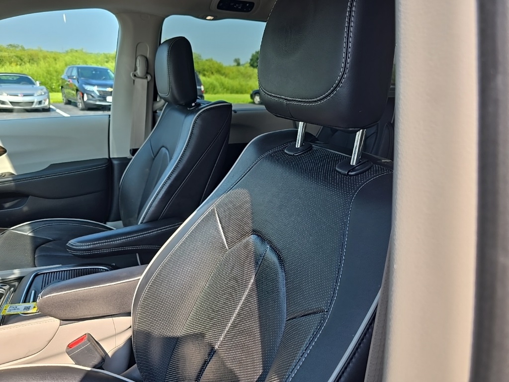 2022 Chrysler Pacifica Limited photo 45