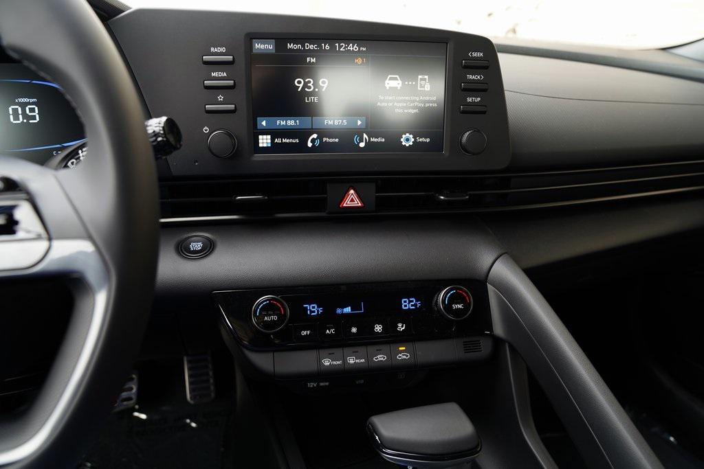 2025 Hyundai Elantra SEL Sport photo 11