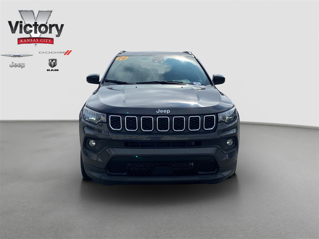 Used 2024 Jeep Compass Latitude with VIN 3C4NJDBN4RT137770 for sale in Kansas City
