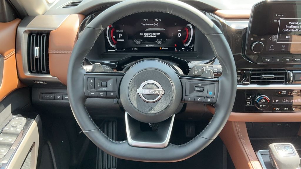 2025 Nissan Pathfinder Platinum photo 14