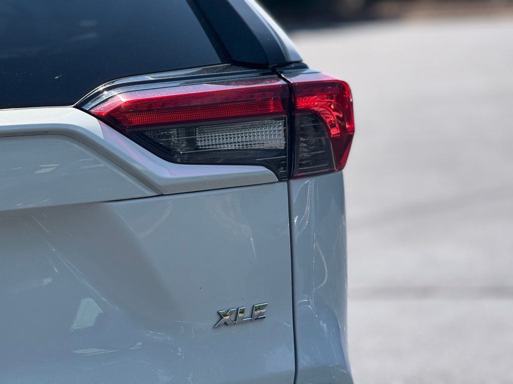 2023 Toyota RAV4 XLE photo 10