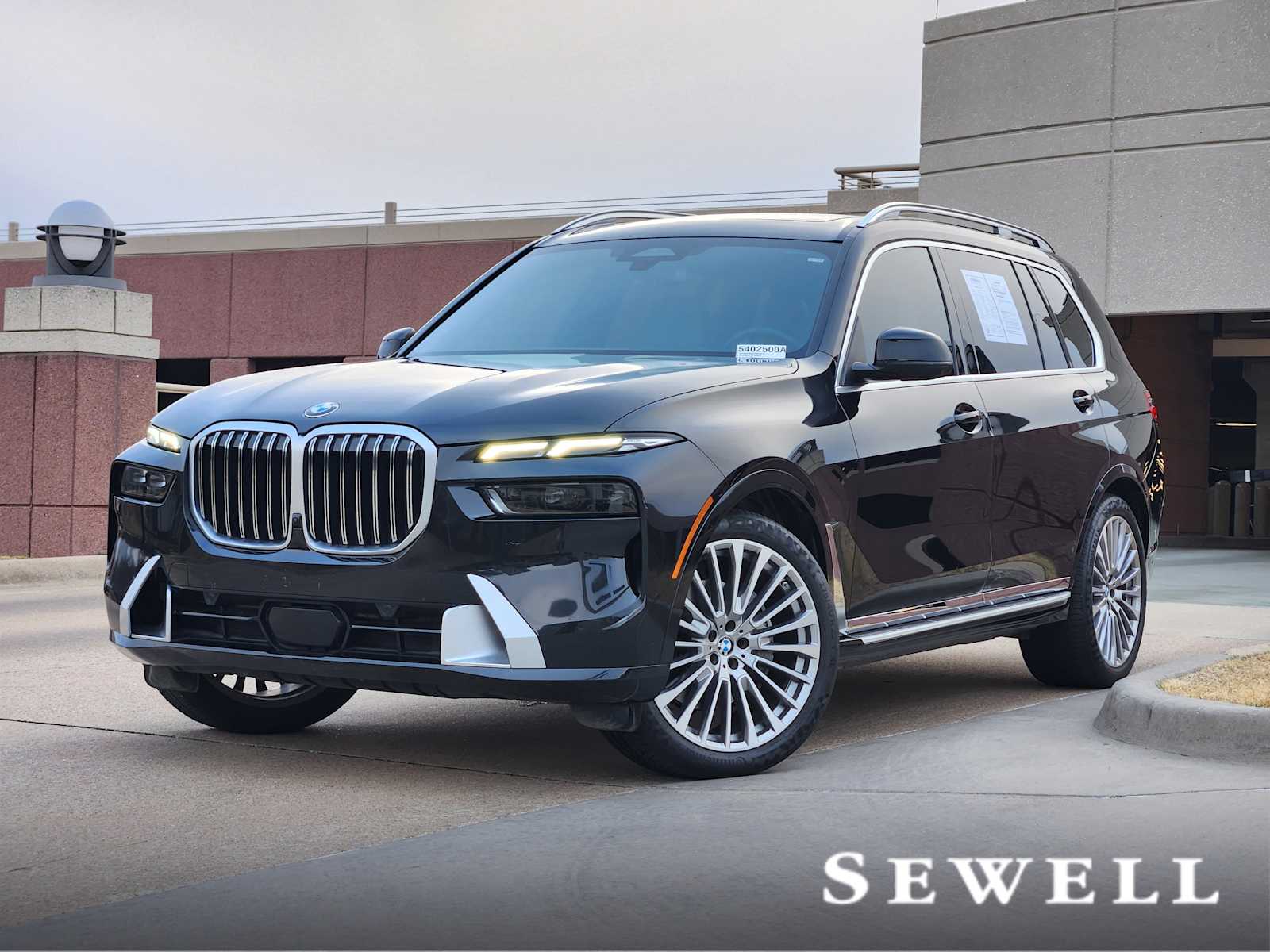 2023 BMW X7 40i's photo
