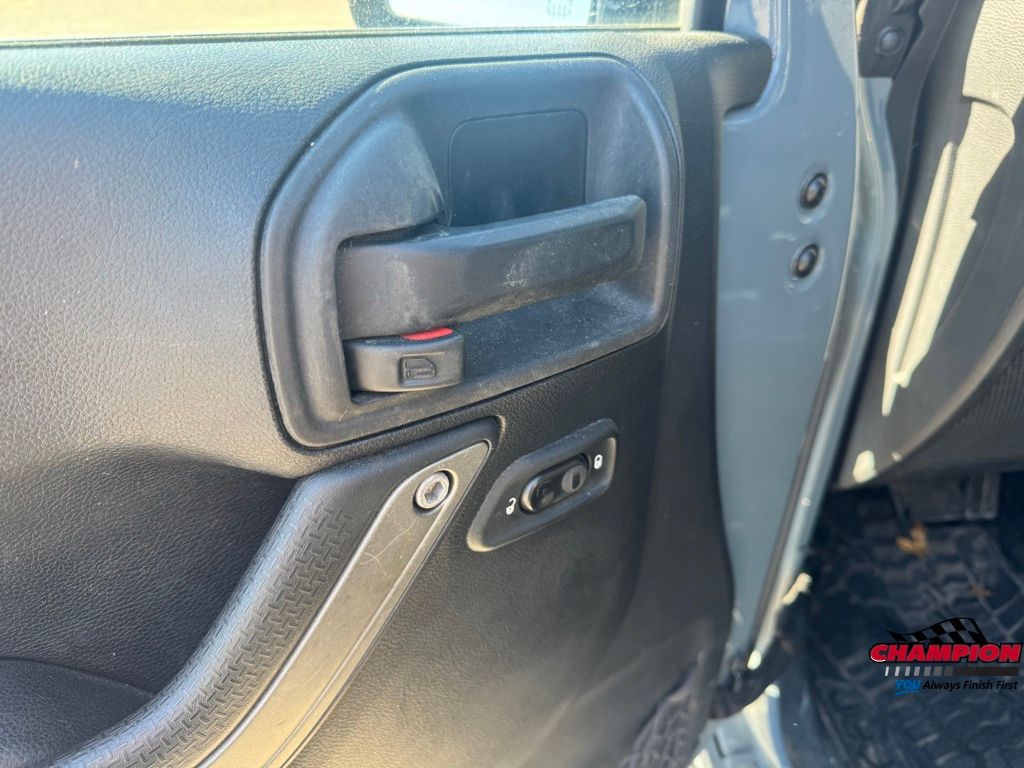 2015 Jeep Wrangler Unlimited Sport photo 25