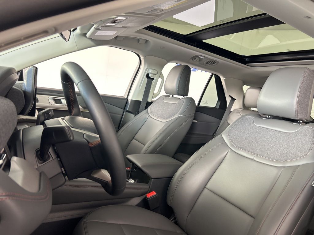 2025 Ford Explorer photo 19