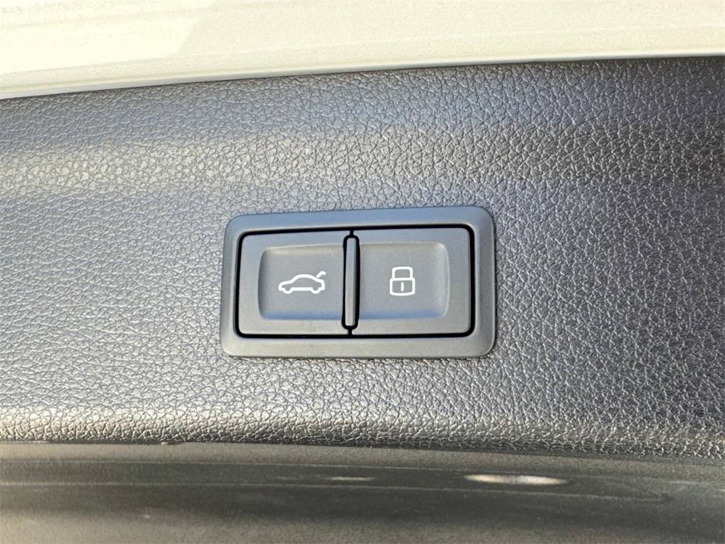 2022 Audi Q3 S line Premium Plus photo 6
