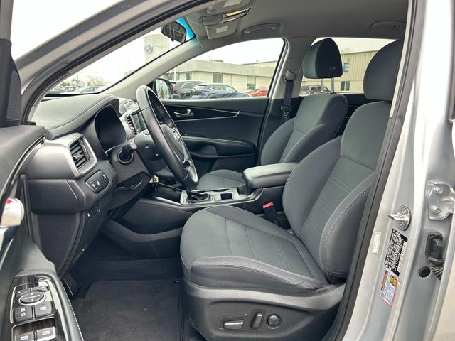 2019 Kia Sorento S photo 16