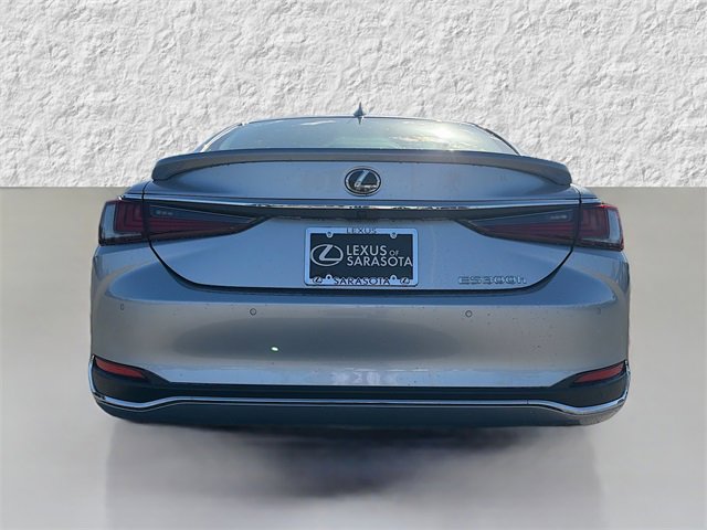 2025 Lexus ES 300h photo 4