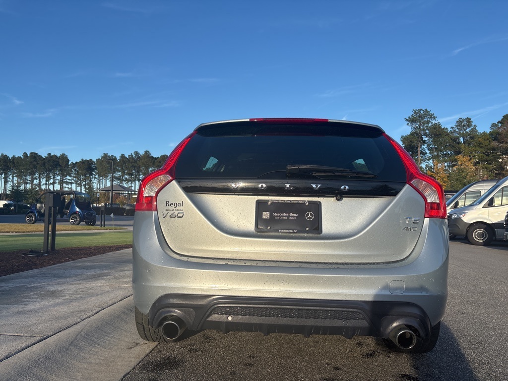 2018 Volvo V60 T5 AWD photo 2