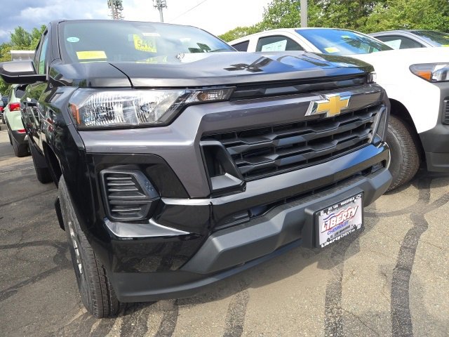 2025 Chevrolet Colorado Work Truck LT photo 3