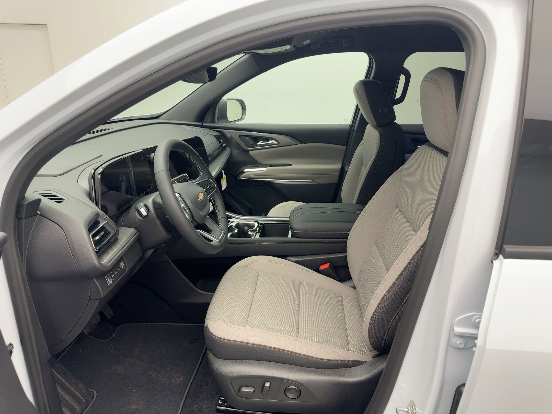 2026 Chevrolet Traverse photo 4