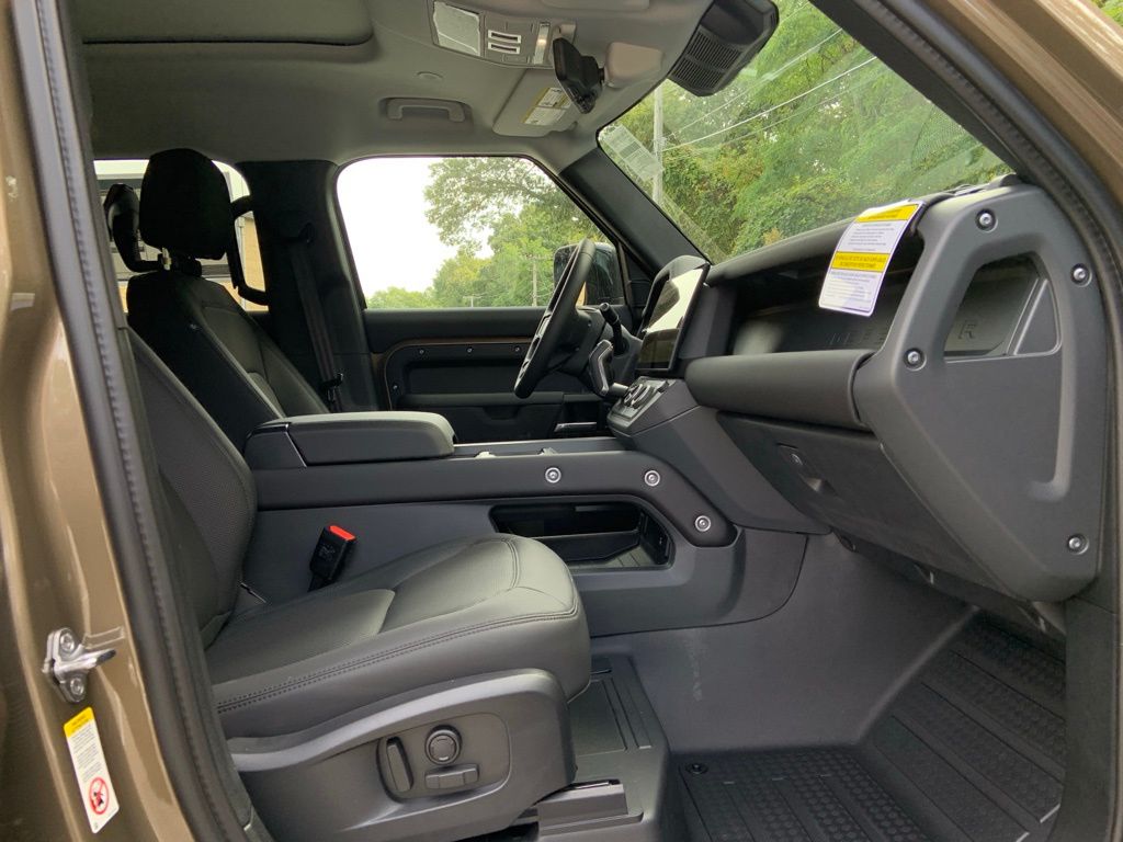 2026 Land Rover Defender 110 S photo 15