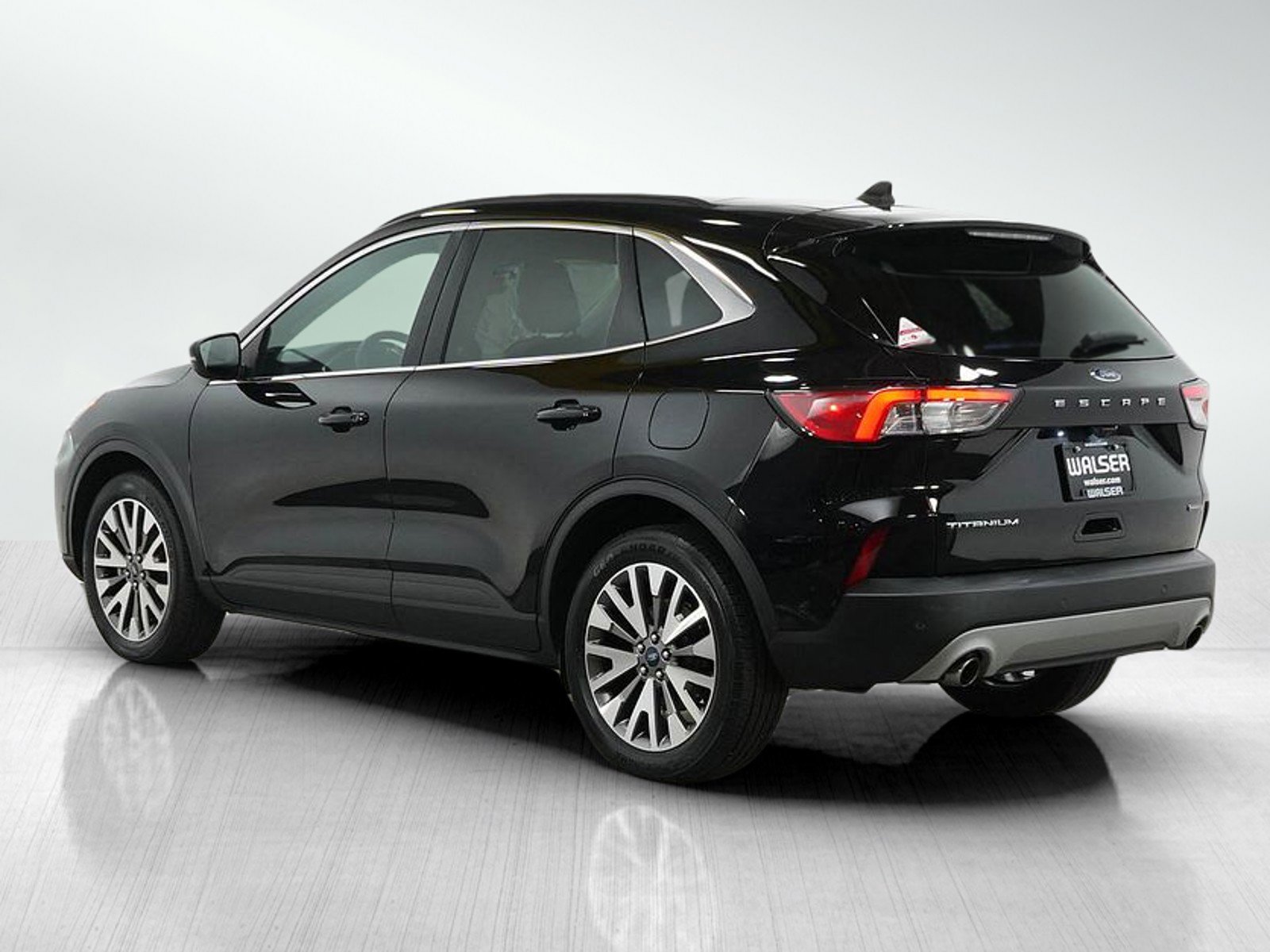 2020 Ford Escape Titanium Hybrid photo 2