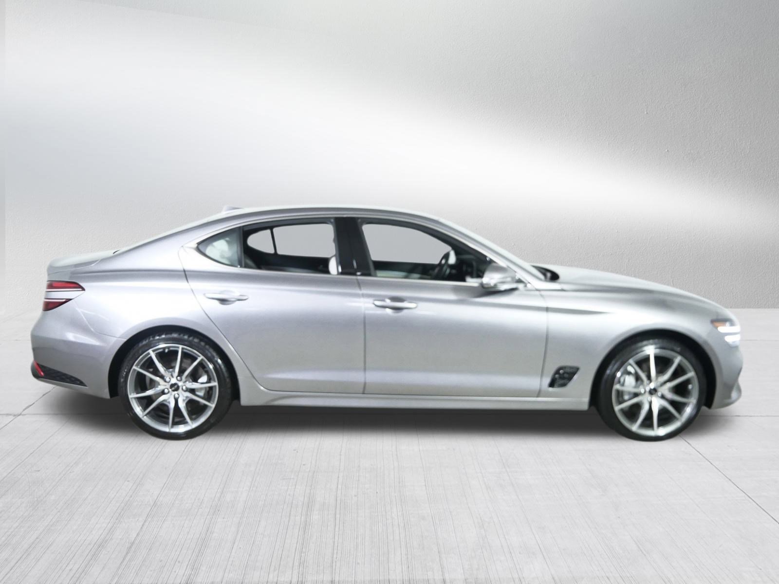 2024 Genesis G70 2.5T photo 8