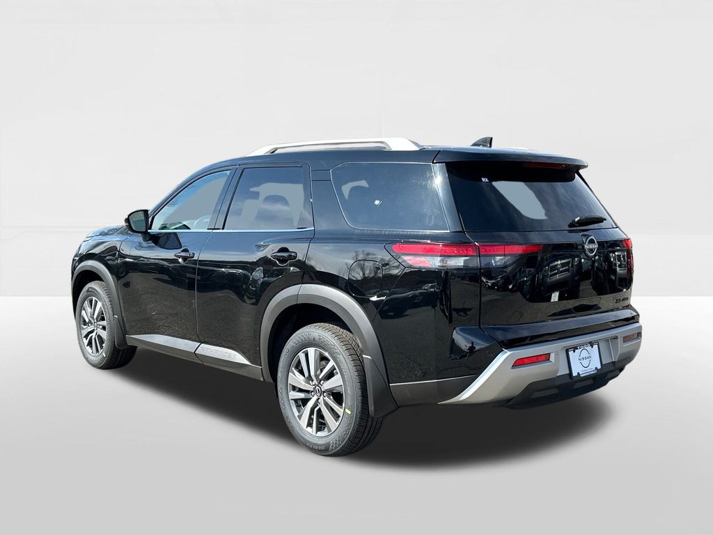 2025 Nissan Pathfinder SL photo 2