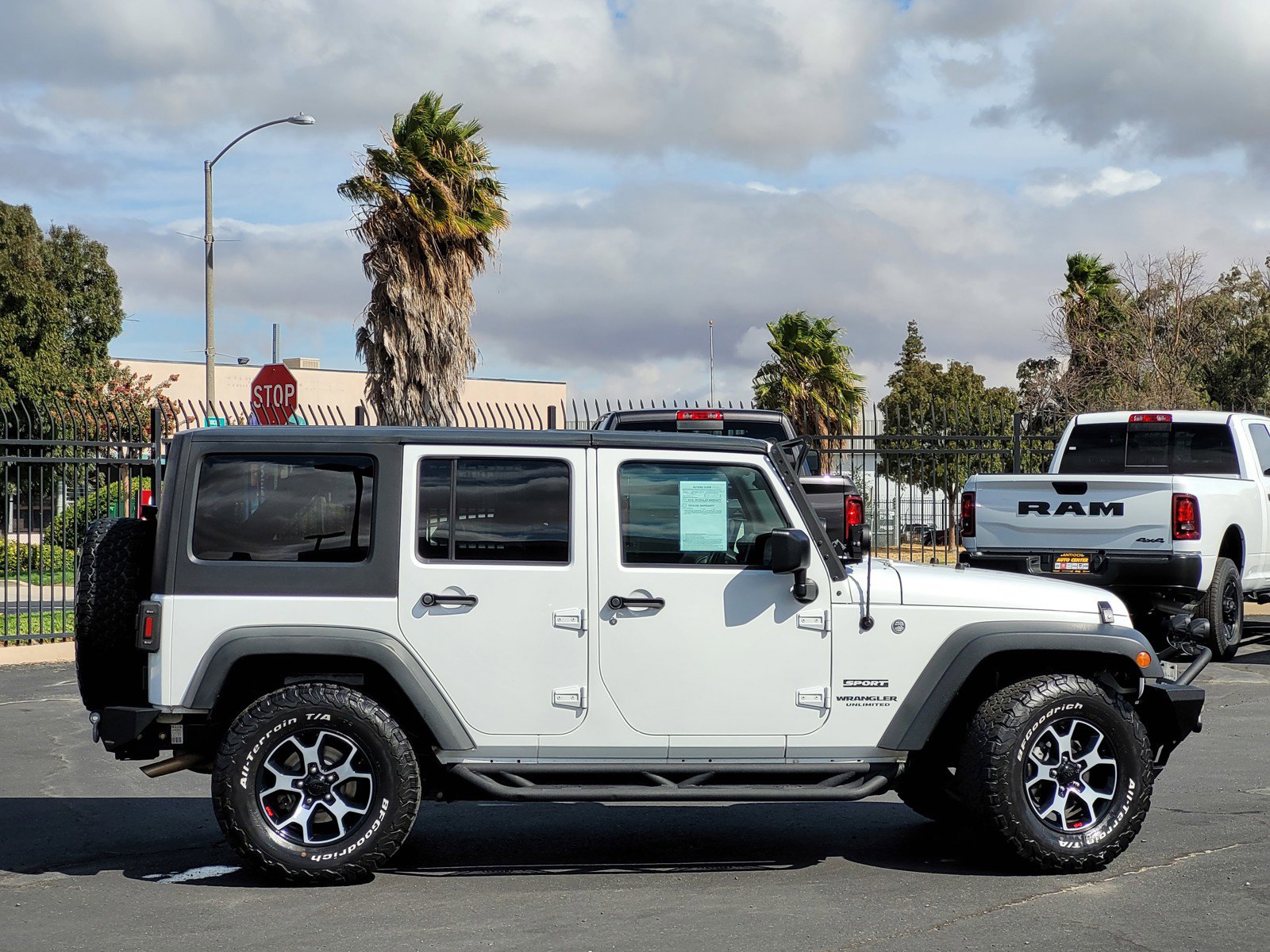 2017 Jeep Wrangler Unlimited Sport photo 3