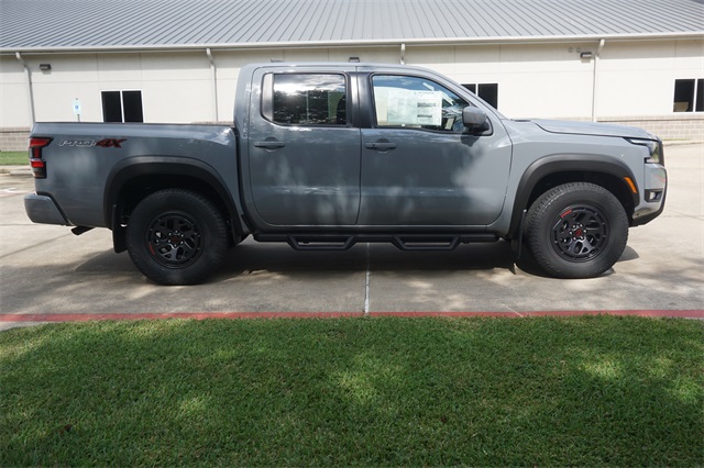 2026 Nissan Frontier PRO-4X photo 3