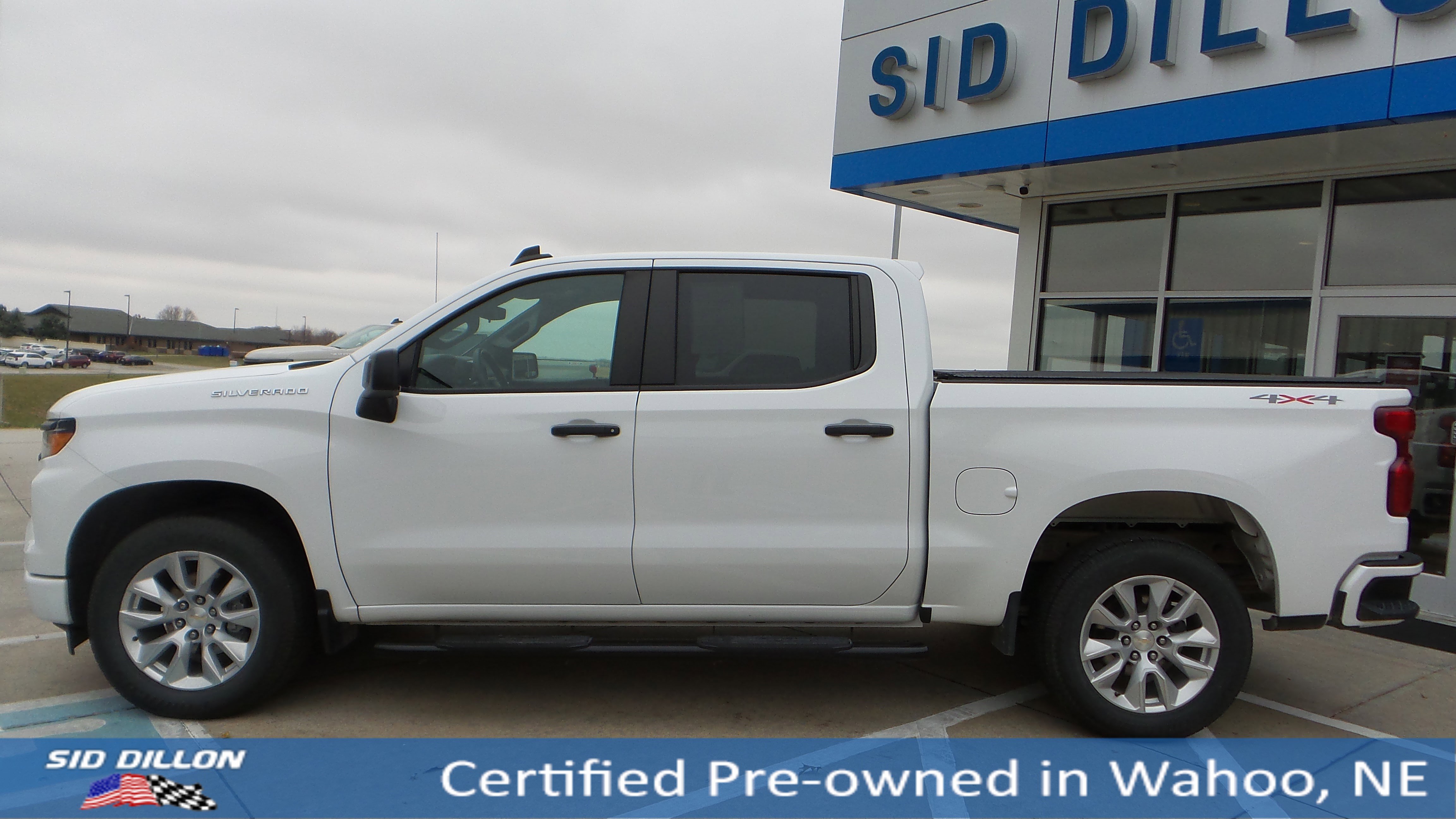 2022 Chevrolet Silverado 1500 Custom photo 2