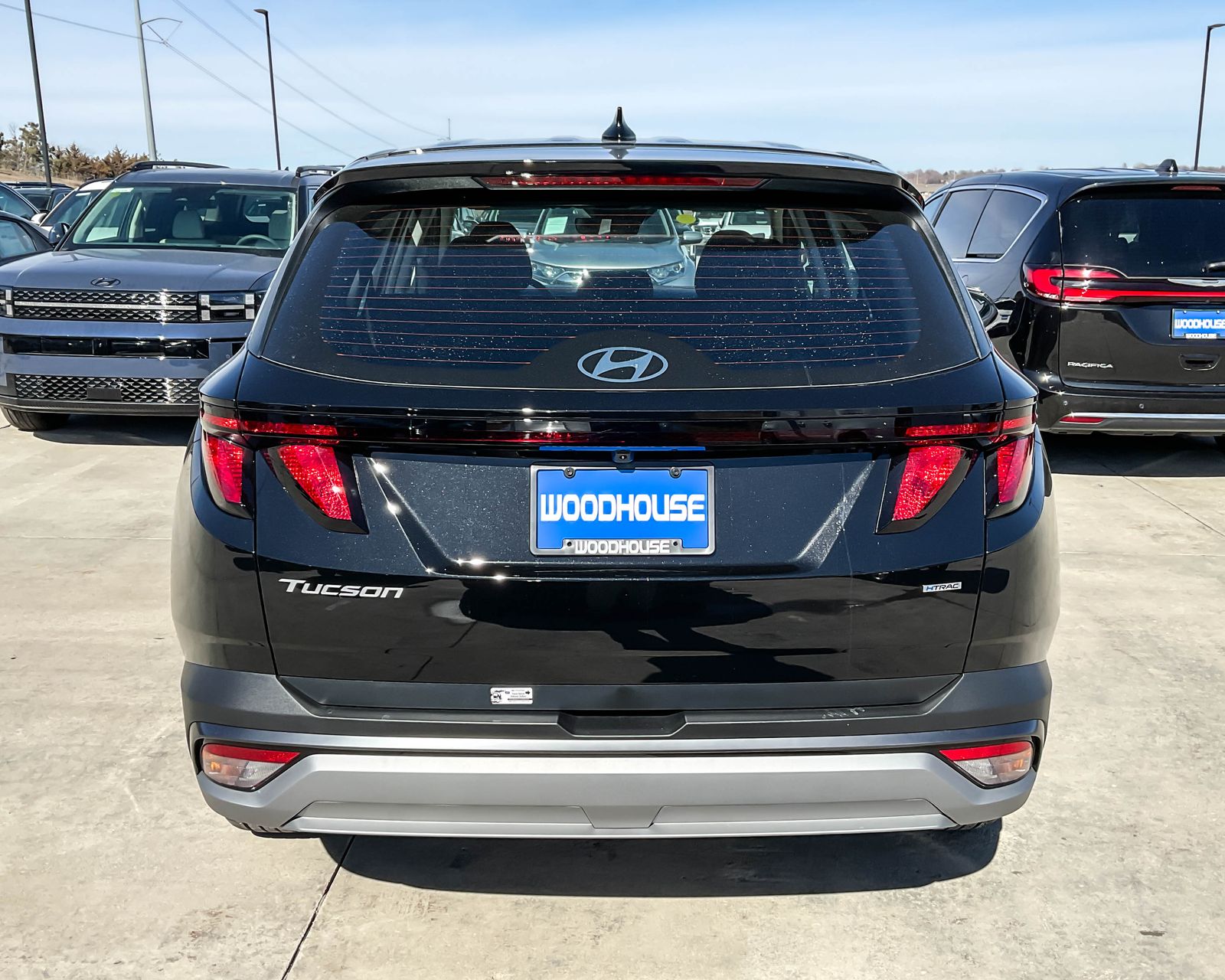 2025 Hyundai Tucson SE photo 3