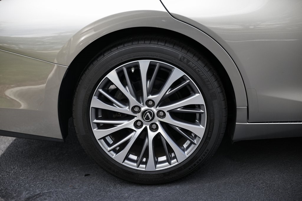 2019 Lexus ES 350 photo 6