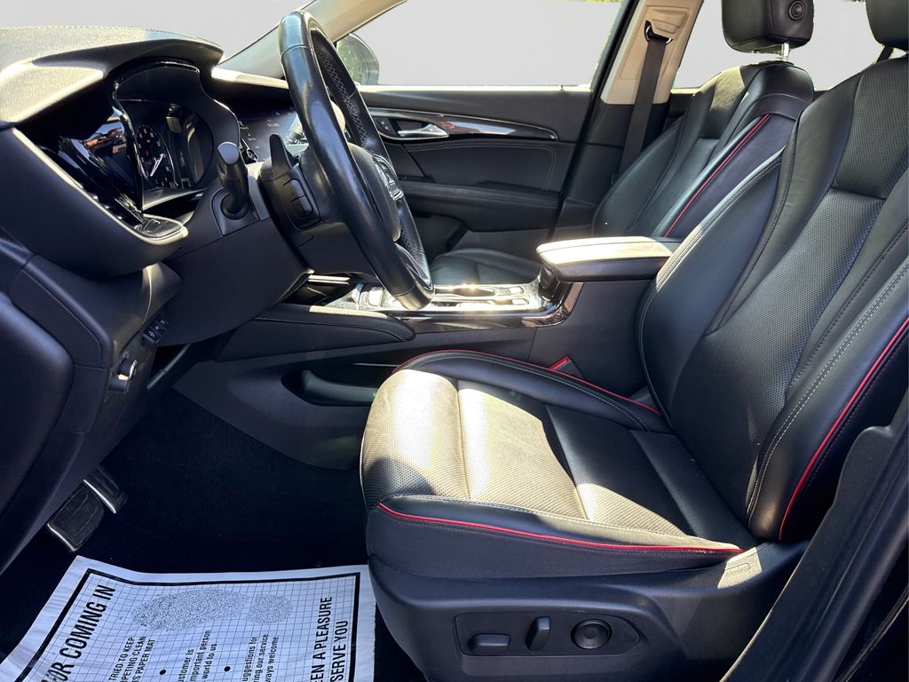 2022 Buick Envision Essence photo 9