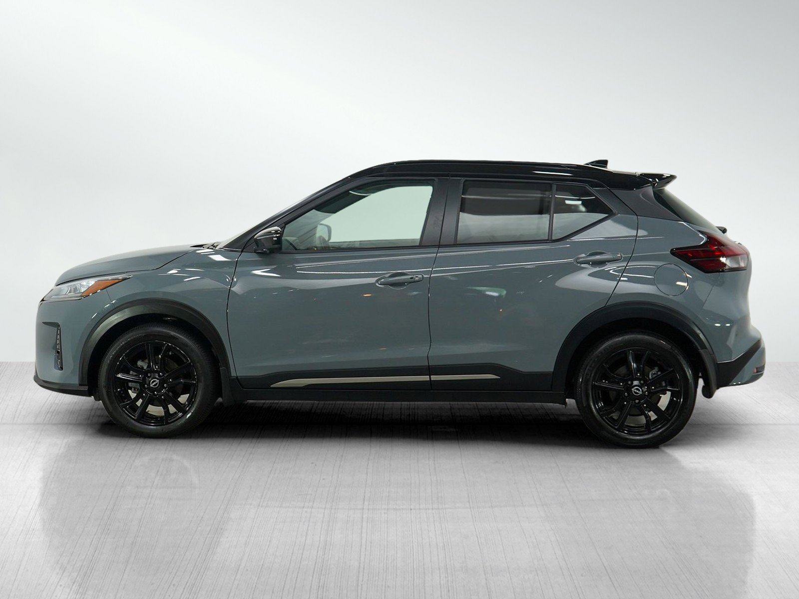 Used 2023 Nissan Kicks SR with VIN 3N1CP5DV5PL471492 for sale in Wayzata, Minnesota