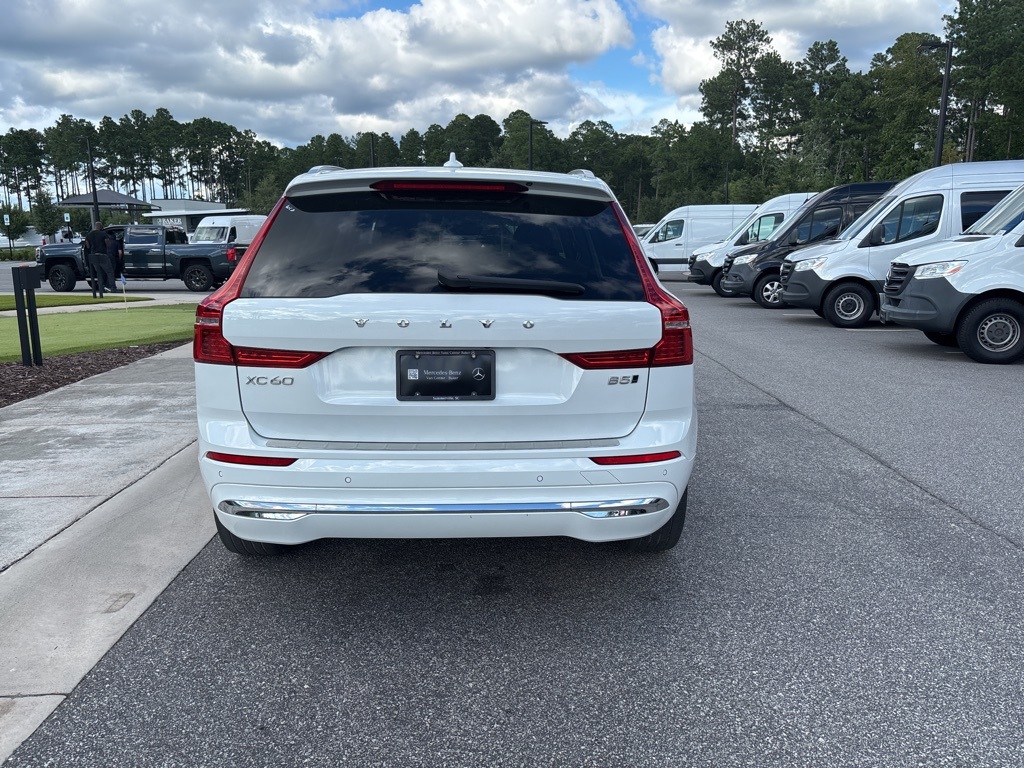 2022 Volvo XC60 B5 Inscription photo 3