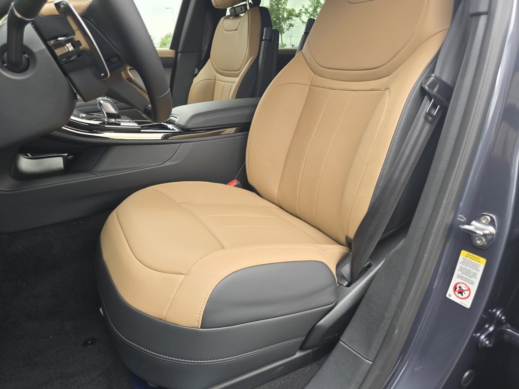 2025 Land Rover Range Rover Sport SE photo 19