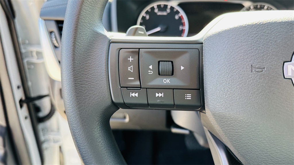 2025 Nissan Rogue S photo 16