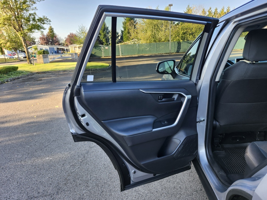 2023 Toyota RAV4 Hybrid LE photo 19