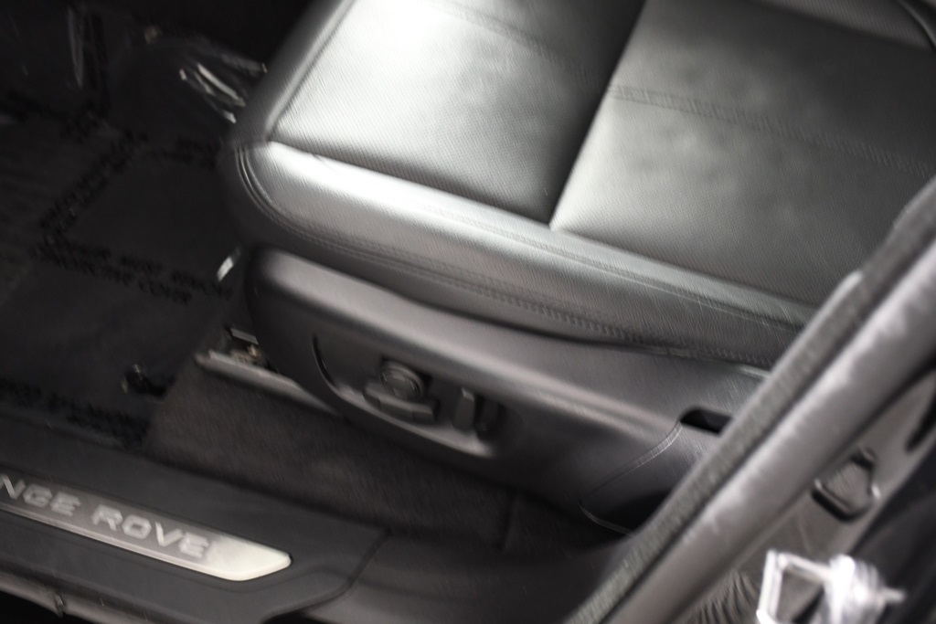 2025 Land Rover Range Rover Velar SE photo 15