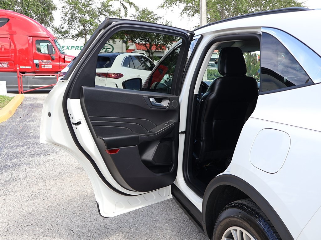 2022 Ford Escape SEL photo 28