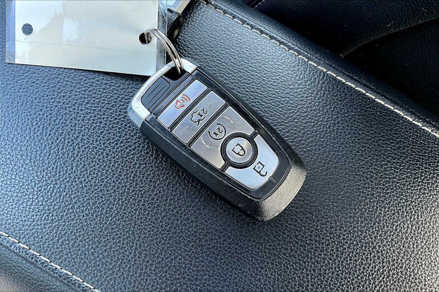 2019 Ford Fusion Hybrid Titanium photo 13