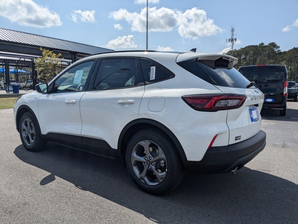 2025 Ford Escape ST-Line photo 6
