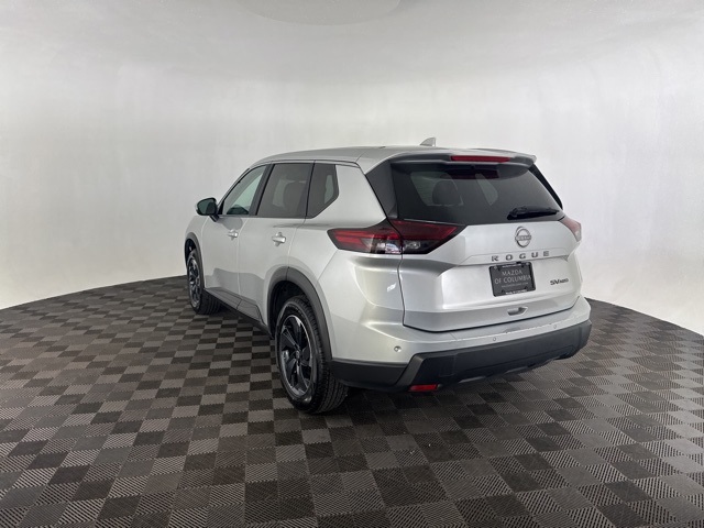 2024 Nissan Rogue SV photo 3