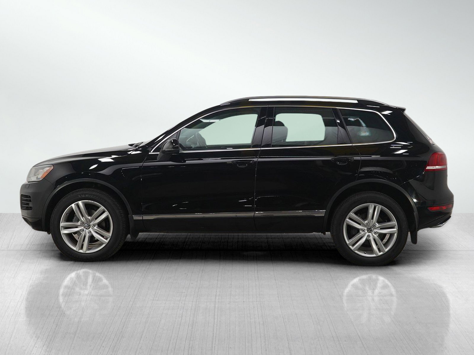 Used 2014 Volkswagen Touareg X with VIN WVGEP9BP5ED008638 for sale in Burnsville, MN
