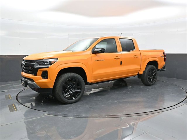 2025 Chevrolet Colorado Z71 photo 2