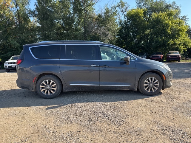 2020 Chrysler Pacifica Touring Plus photo 3