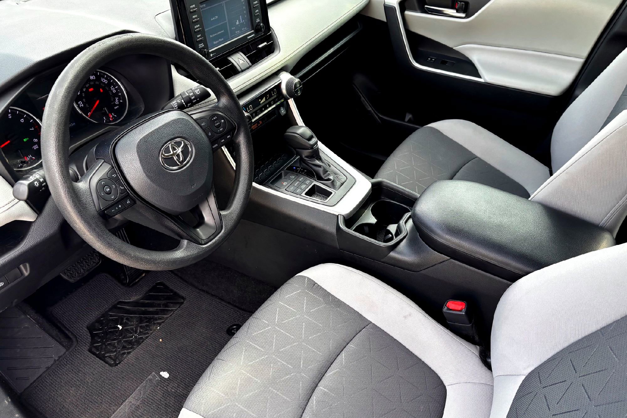 2021 Toyota RAV4 XLE photo 5
