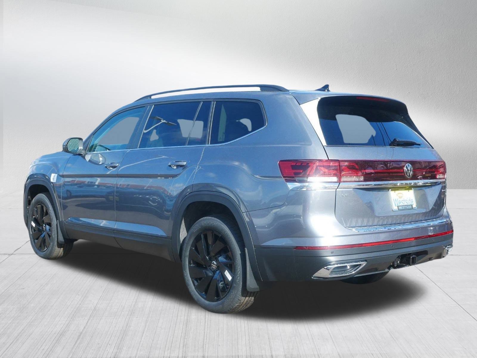 2025 Volkswagen Atlas SE Technology photo 2