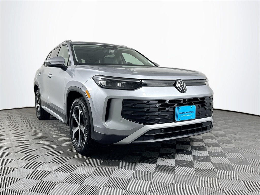 2025 Volkswagen Tiguan SE photo 3