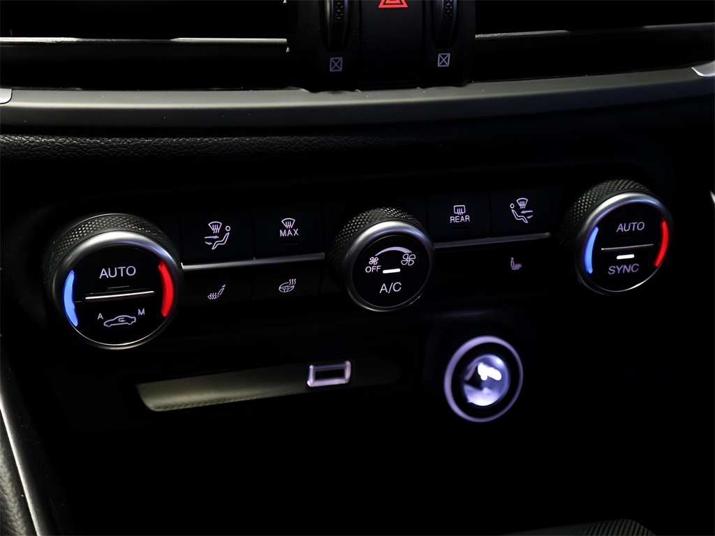 2025 Alfa Romeo Giulia Base photo 25