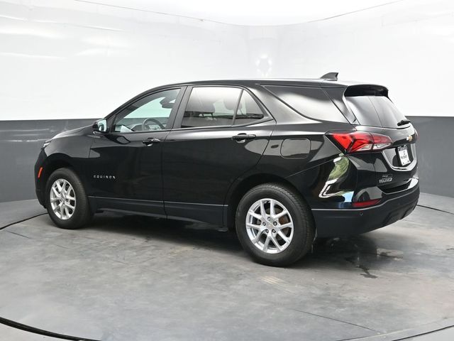 2023 Chevrolet Equinox LS photo 2