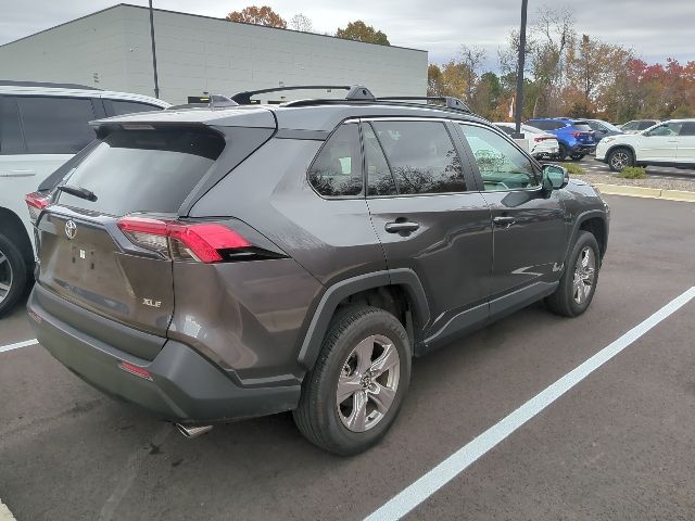 2022 Toyota RAV4 XLE photo 4