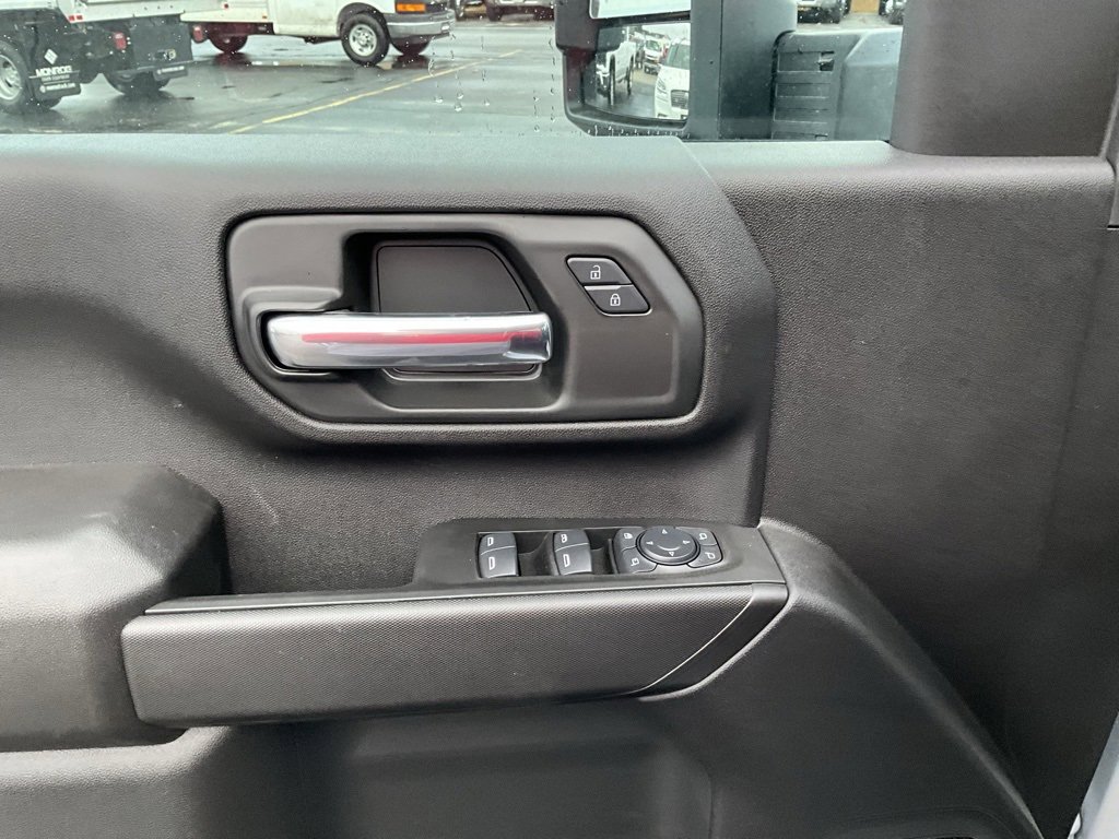 2025 Chevrolet Silverado 2500HD photo 3